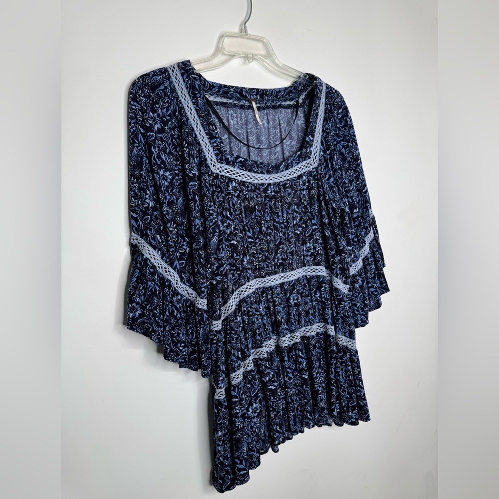 Free‎ People Womens Let's Talk About It Blue Floral Bell Sleeve Tunic Size M - Picture 3 of 10